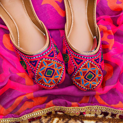 Multi Threads Sindhi Embroidery Khussa