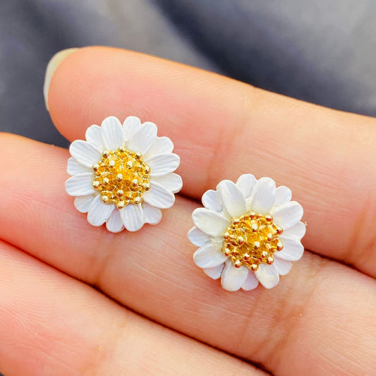 Women Classic Flower Stud Earrings Simple White Daisy Earrings Fashion Jewelry Women Accessories Girls Gifts Brincos